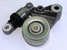 Intinzator curea transmisie cu amortizor  motor 3,0 DDTi Nissan