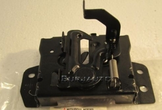 Broasca pe caroserie capota motor Mitsubishi Pajero IV (poz.61471)